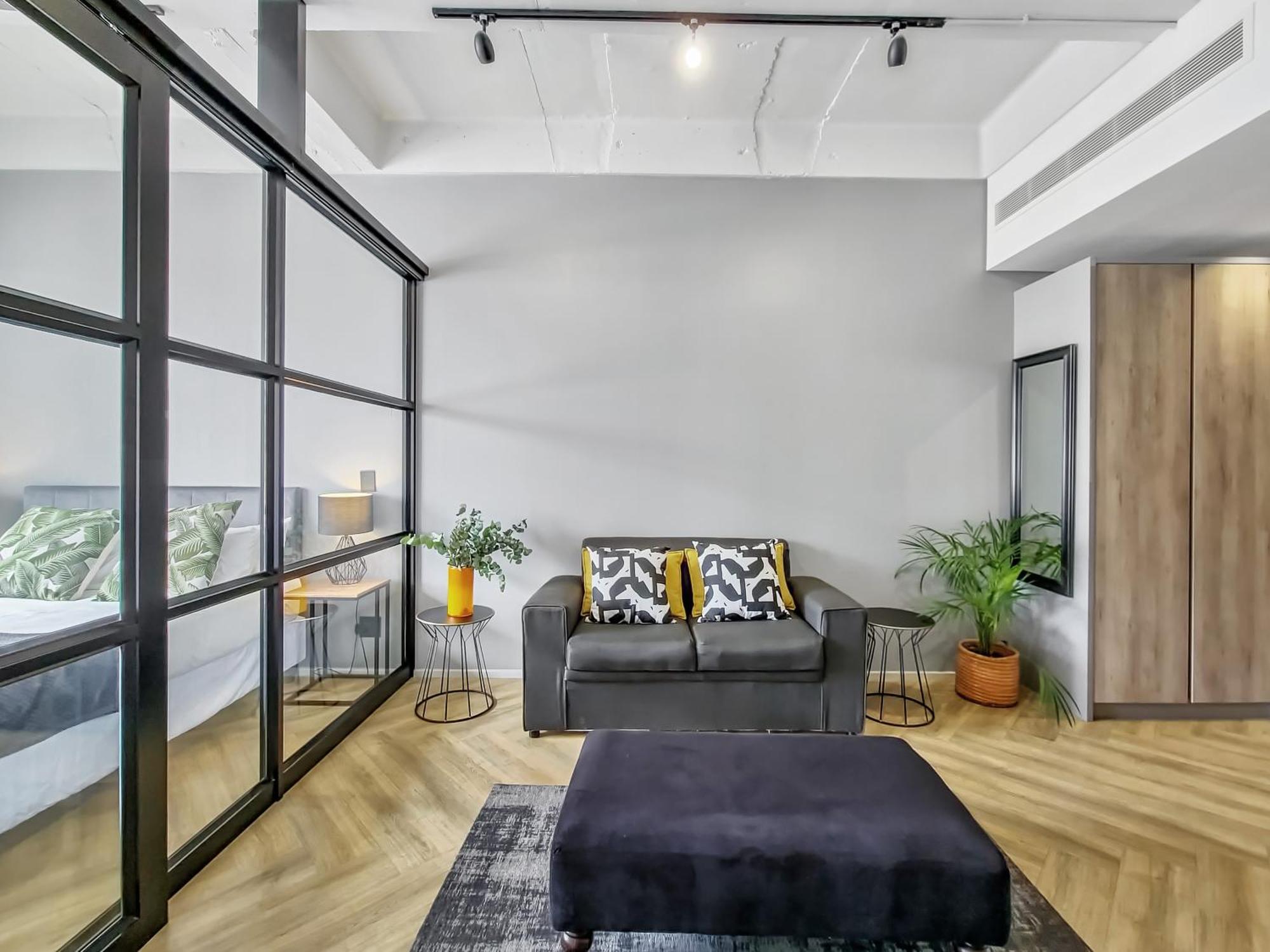 1801 The View Centre Apartment